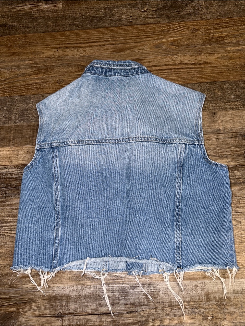 BKE Women Light Wash Cropped Denim Vest Frayed Raw Hem Small - Picture 8 of 8
